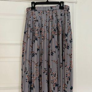 Banana Republic | Gray floral accordion pleat skirt S